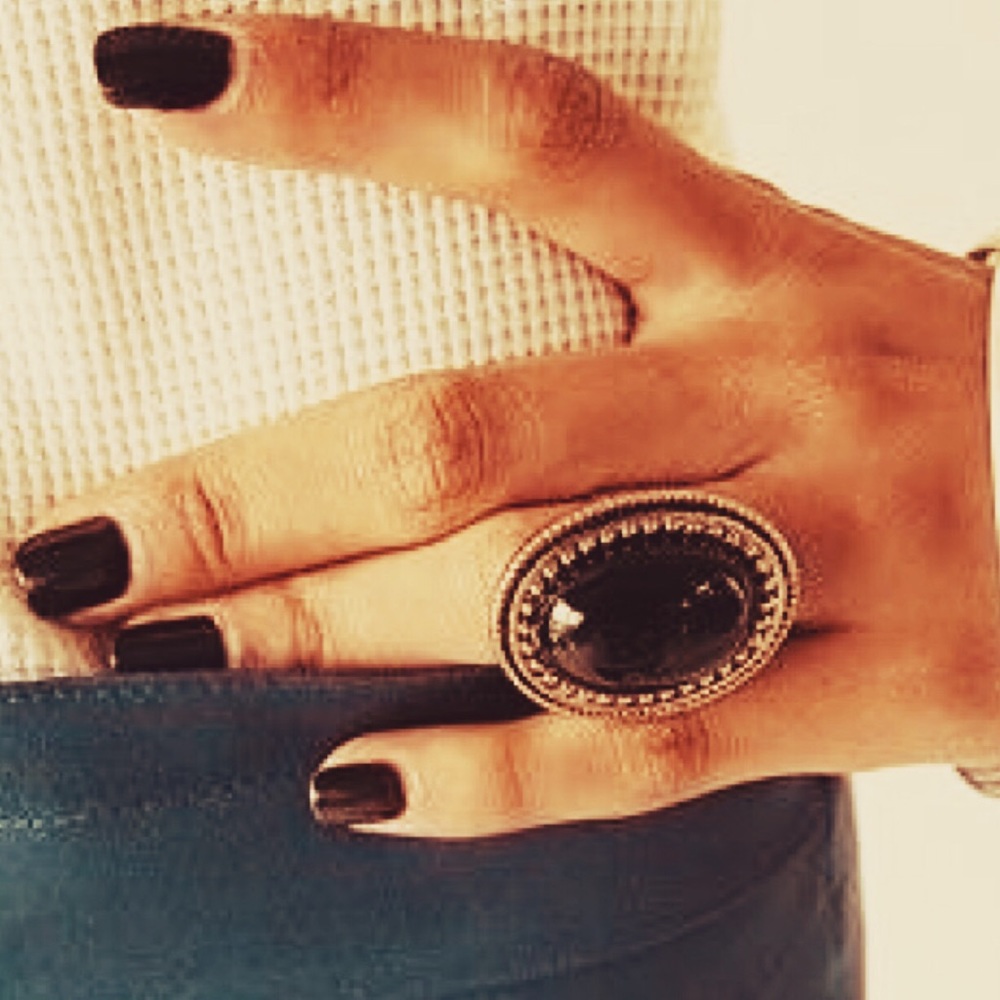 ⚫️ LARGE BLACK STONE GOLDEN ADJUSTABLE RING. NWT